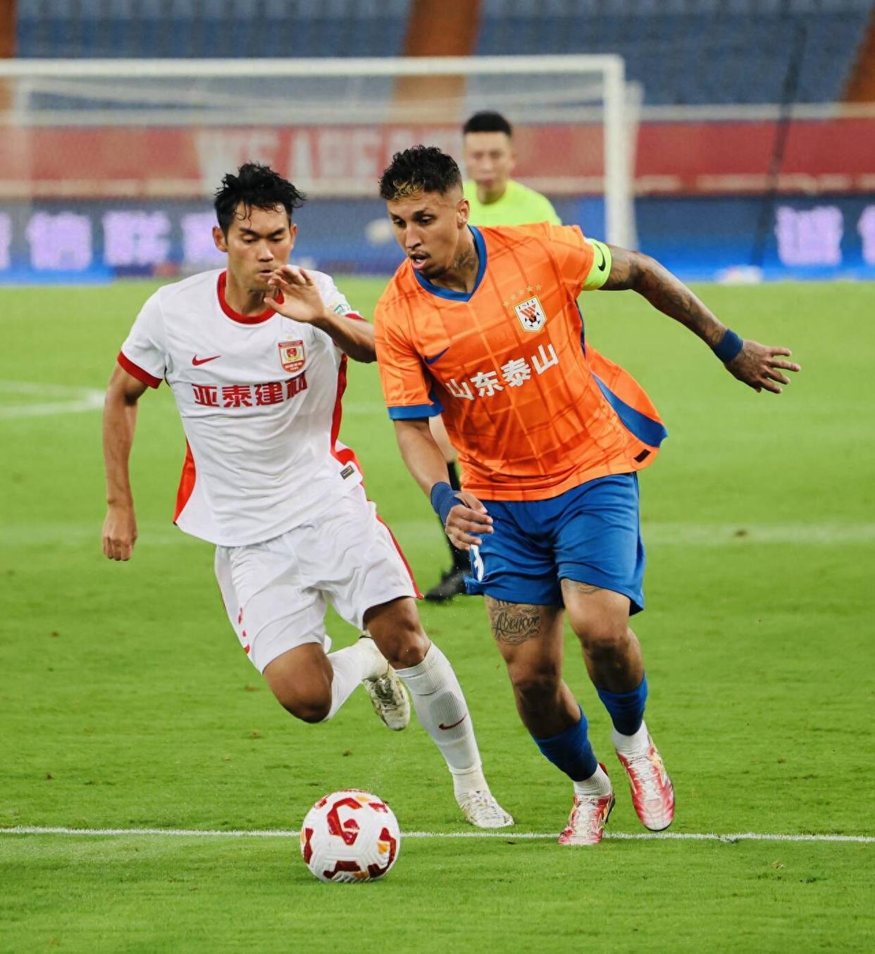转折点！山东泰山刷新队史纪录，欧冠转会期攻防权衡，态度坚定，年轻球员得到机会的简单介绍