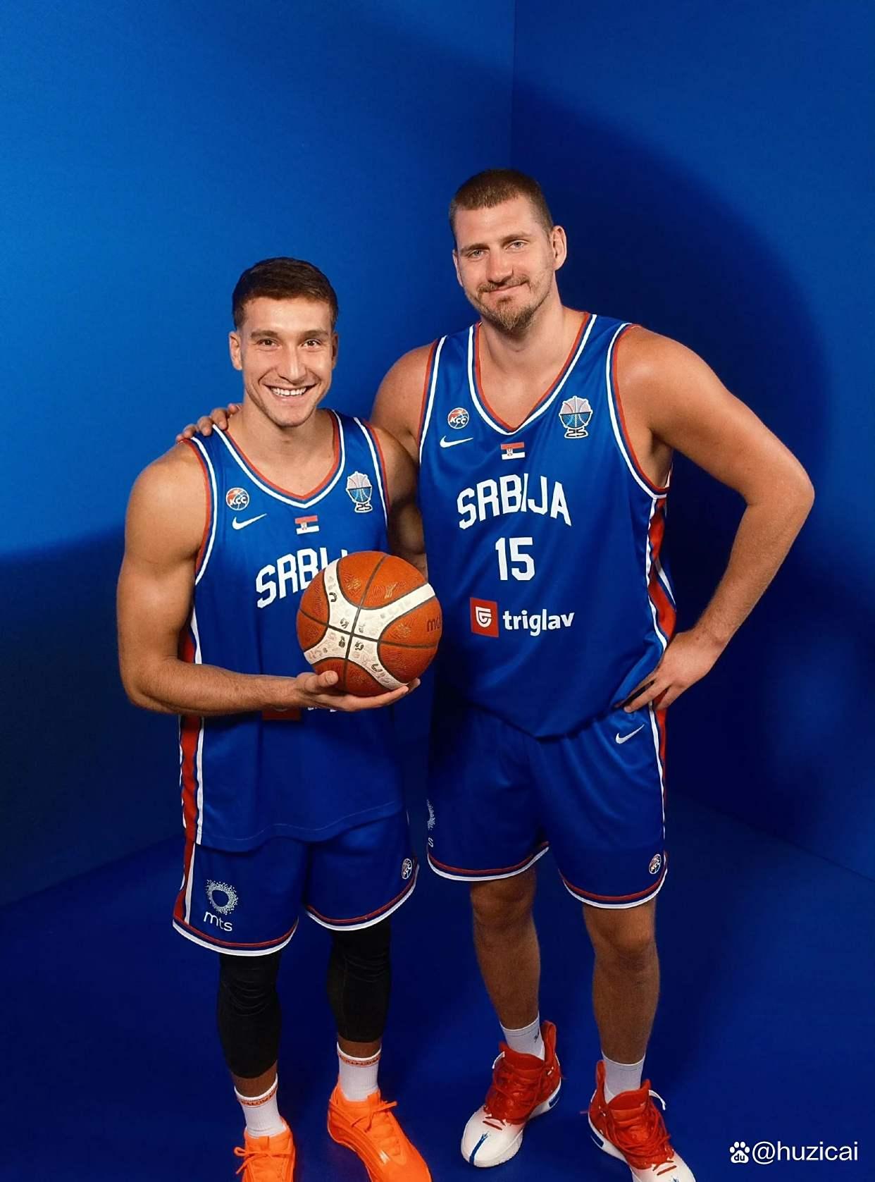 包含赛地聚焦：欧篮联清晨热度飙升，北京首钢篮板制胜，悬念犹存，资深球员宣示担当的词条